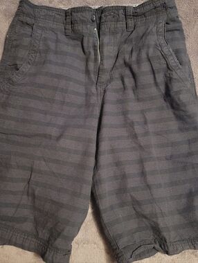 No Boundaries Men's Casual Striped Dark Gray Shorts.  Size 28